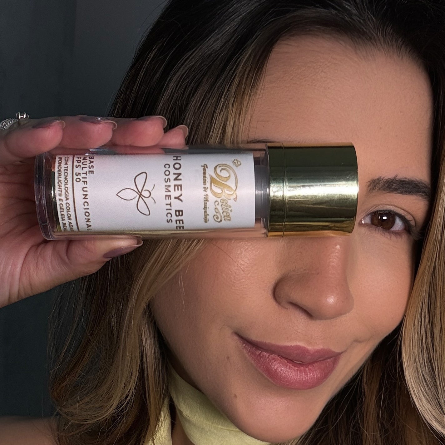 Base Multifuncional Honey Bee FPS 50 - Color Adapt